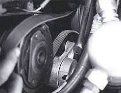 Alternative view of 1984-1996 Installeren van de multiriem van een Corvette C4