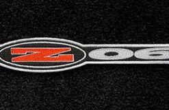 135156 2001 C5 Cargo Mat Zwart met rode binding met C5 Z06 Logo Lloyd Design