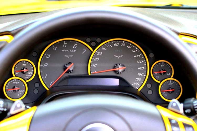 396092-188 05-13 Velocity geel Gauge Bezel