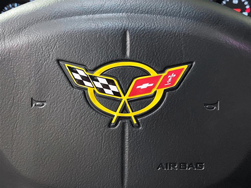 565147 97-04 Stuurwiel Emblem Decal - Geel