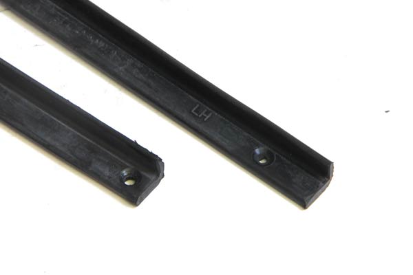632315 65-67 Coupe Door Outer Window Seals (Rivet On) - Afbeelding 2
